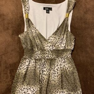 AGB petite, sleeveless tricolor blouse, size PM